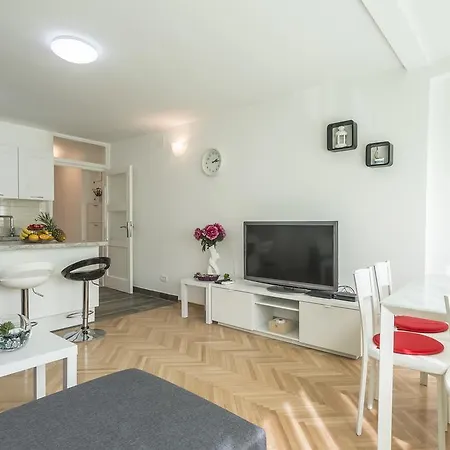 Daire Apartment Petro Oldtown *